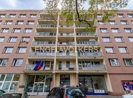 Pronájem obchodní prostor, 141 m²