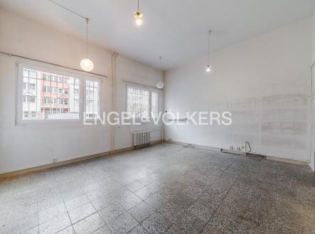 Pronájem obchodní prostor, 141 m²