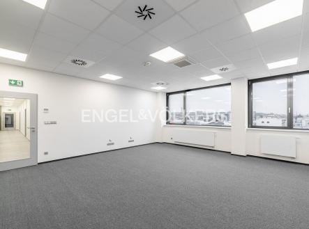 Pronájem kanceláře, 200 m²