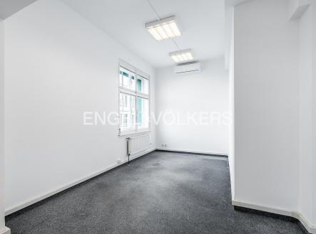 Pronájem kanceláře, 105 m²
