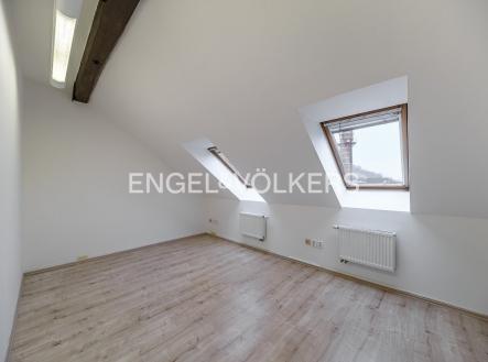 Pronájem kanceláře, 99 m²