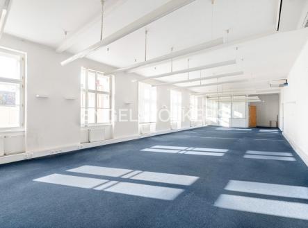 Pronájem kanceláře, 269 m²