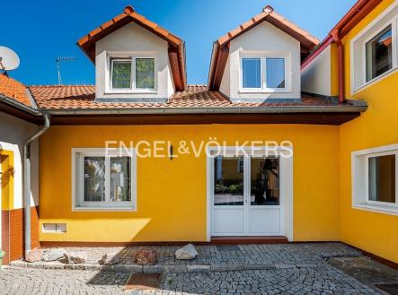 Pronájem obchodní prostor, 63 m²