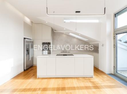 Pronájem bytu, 5+1, 220 m²