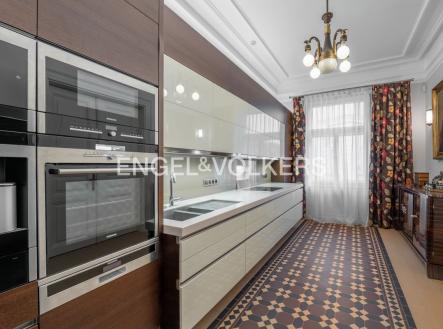 Pronájem bytu, 5+1, 184 m²