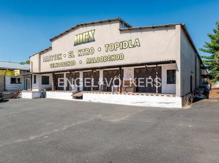 Pronájem kanceláře, 2 550 m²