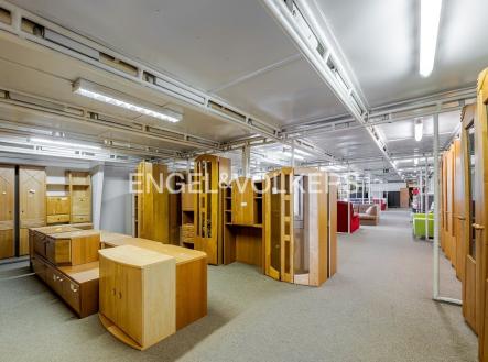 Pronájem kanceláře, 2 550 m²