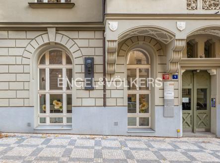 Prodej obchodní prostor, 108 m²