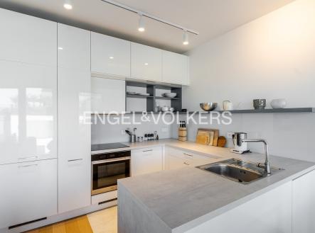 Pronájem bytu, 2+kk, 66 m²