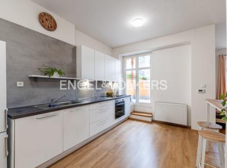 Pronájem bytu, 1+kk, 42 m²