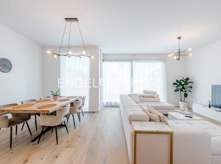 Pronájem domu/vily, 194 m²