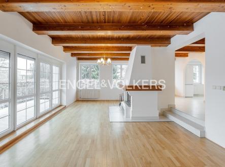 Pronájem domu/vily, 350 m²