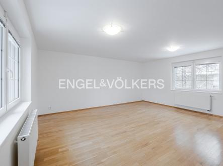 Pronájem domu/vily, 260 m²