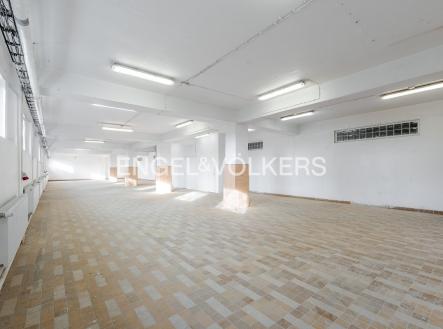 Pronájem komerčního objektu, sklad, 310 m²