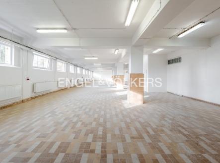Pronájem komerčního objektu, sklad, 310 m²