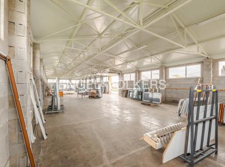Pronájem komerčního objektu, sklad, 559 m²