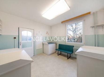 Prodej obchodní prostor, 70 m²