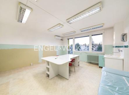 Prodej obchodní prostor, 68 m²