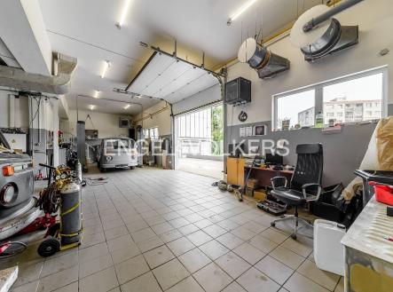 Pronájem obchodní prostory, 1 460 m²