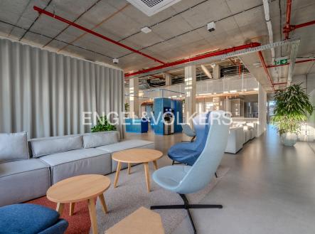 Pronájem kanceláře, 458 m²