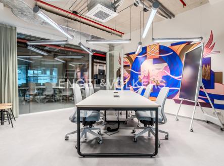 Pronájem kanceláře, 942 m²