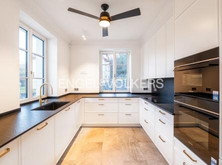 Pronájem domu/vily, 253 m²