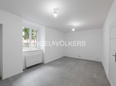 Pronájem bytu, 1+kk, 33 m²