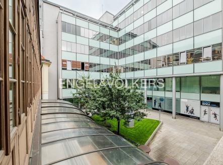 Pronájem kanceláře, 300 m²