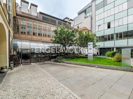 Pronájem kanceláře, 300 m²