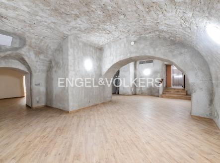 Pronájem komerčního objektu, jiný, 210 m²