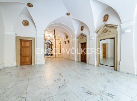 Pronájem komerčního objektu, jiný, 210 m²