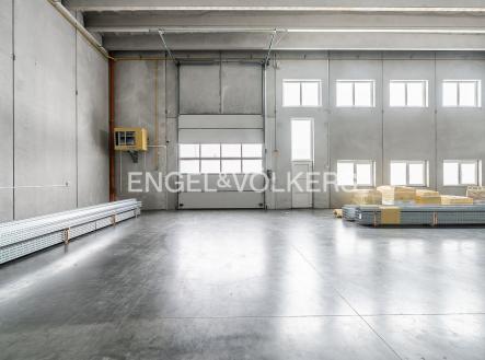 Pronájem komerčního objektu, sklad, 1 802 m²