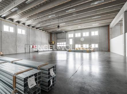 Pronájem komerčního objektu, sklad, 1 802 m²