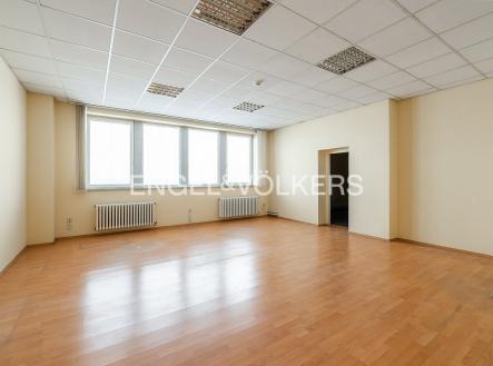Pronájem kanceláře, 714 m²