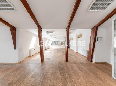 Pronájem kanceláře, 292 m²