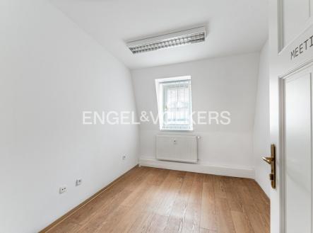 Pronájem kanceláře, 131 m²