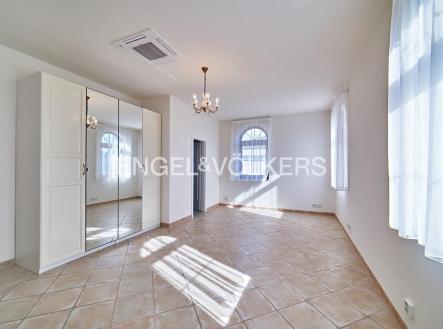 Pronájem domu/vily, 243 m²