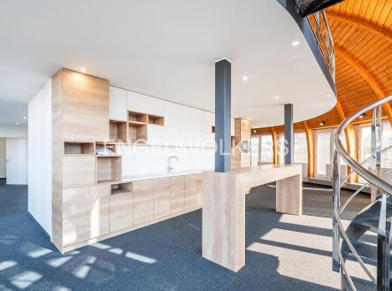 Pronájem komerčního objektu, jiný, 252 m²