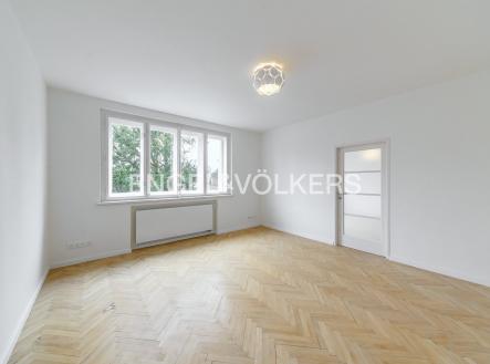 Pronájem domu/vily, 244 m²