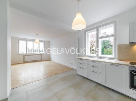 Pronájem domu/vily, 244 m²