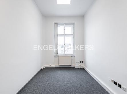 Pronájem kanceláře, 77 m²