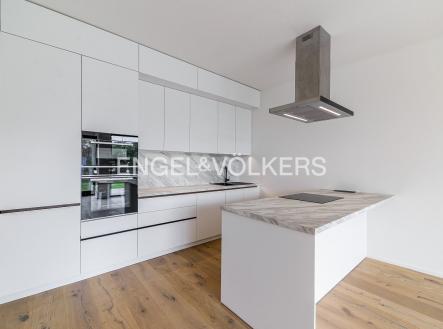 Pronájem domu/vily, 194 m²