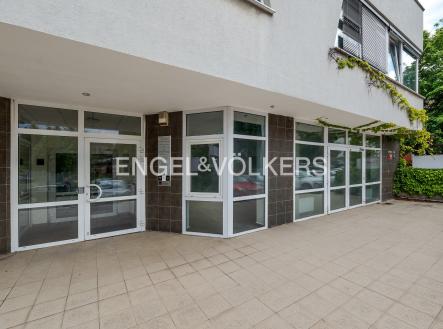 Pronájem obchodní prostory, 157 m²