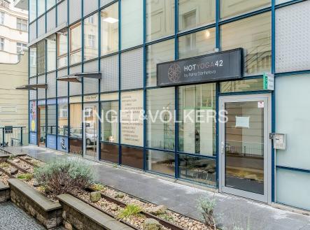 Pronájem obchodní prostor, 360 m²