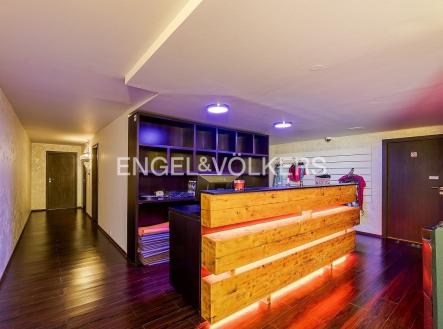 Pronájem obchodní prostory, 360 m²