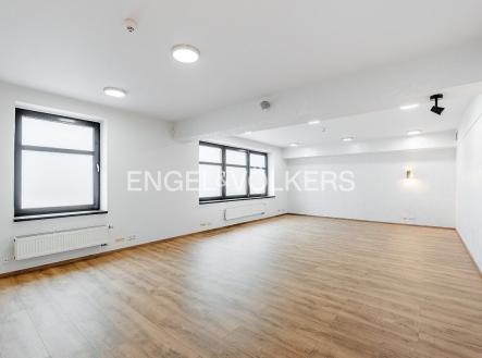 Pronájem obchodní prostory, 360 m²