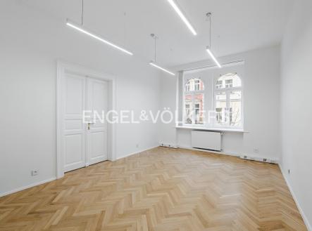 Pronájem kanceláře, 170 m²