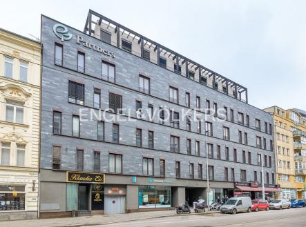 Pronájem kanceláře, 672 m²