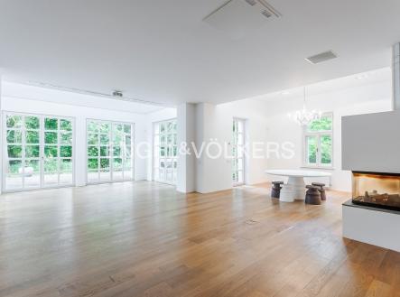 Pronájem domu/vily, 325 m²