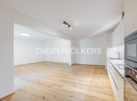 Pronájem bytu, 4+kk, 161 m²